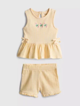 0-36 måneder | sæt bestående af bluse med blomsterbroderi og peplum-kant samt Shorts