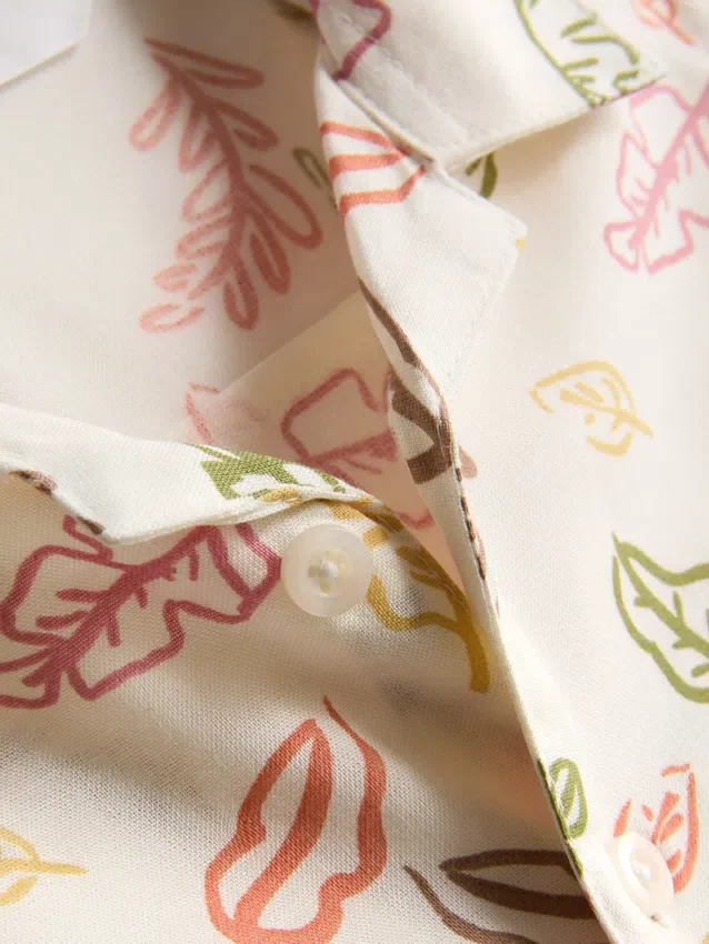 0–36 måneder | sæt bestående af T-shirt med print og chino-shorts