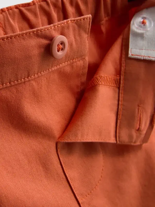 0–36 måneder | sæt bestående af T-shirt med print og chino-shorts