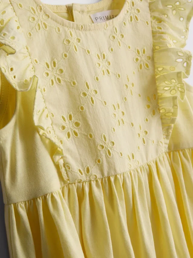 0–36 måneder | Smockkjole med broderie anglaise