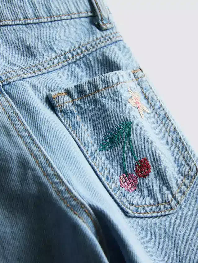 1,5–8 år | Jeans med frugtbroderi