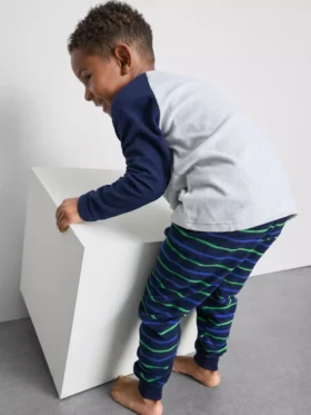 1,5–8 år | pyjamasser i fleece med dinosaur-motiv