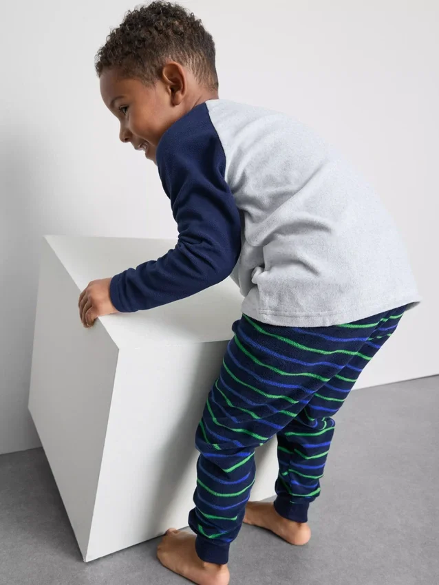 1,5–8 år | pyjamasser i fleece med dinosaur-motiv