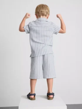 1,5–8 år | Sæt med stribet strikskjorte og Shorts