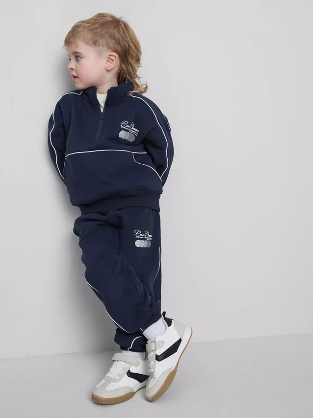 1,5–8 år | Sæt med sweatshirt med tragtkrave og joggingbukser