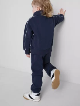 1,5–8 år | Sæt med sweatshirt med tragtkrave og joggingbukser