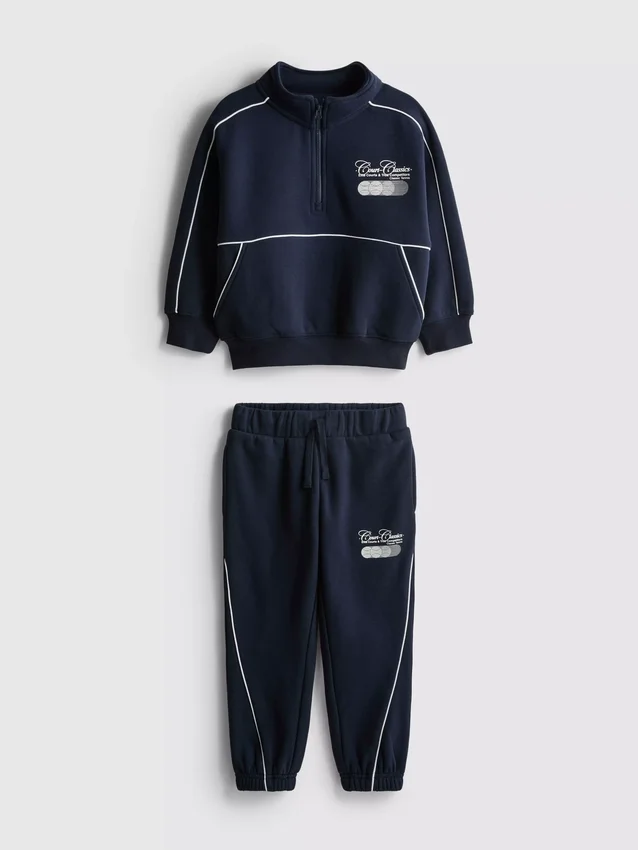 1,5–8 år | Sæt med sweatshirt med tragtkrave og joggingbukser