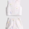 1,5–9 år | Broderet sæt bestående af ærmeløs skjorte og shorts