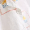1,5–9 år | Broderet sæt bestående af ærmeløs skjorte og shorts