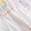 1,5–9 år | Broderet sæt bestående af ærmeløs skjorte og shorts