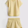1,5–9 år | sæt bestående af T-shirt og løbeshorts