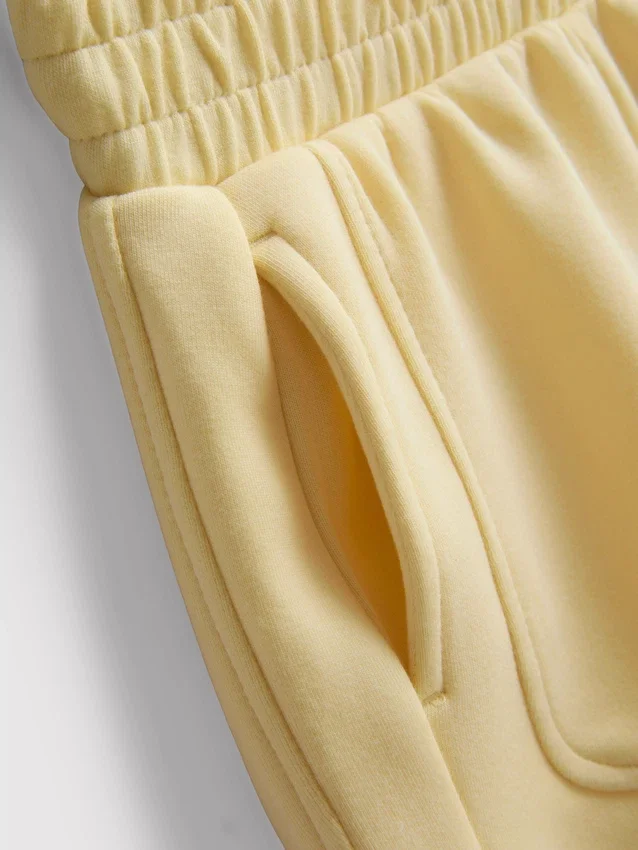 1,5–9 år | sæt bestående af T-shirt og løbeshorts
