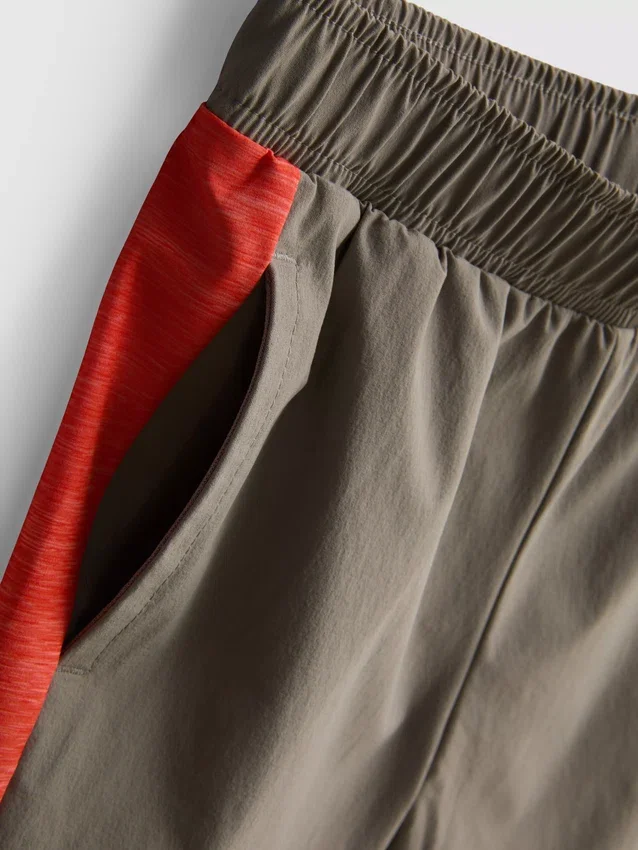 1,5–9 år | sæt med aktiv trackjakke og shorts
