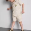 1,5–9 år | sæt med broderet skjorte og shorts