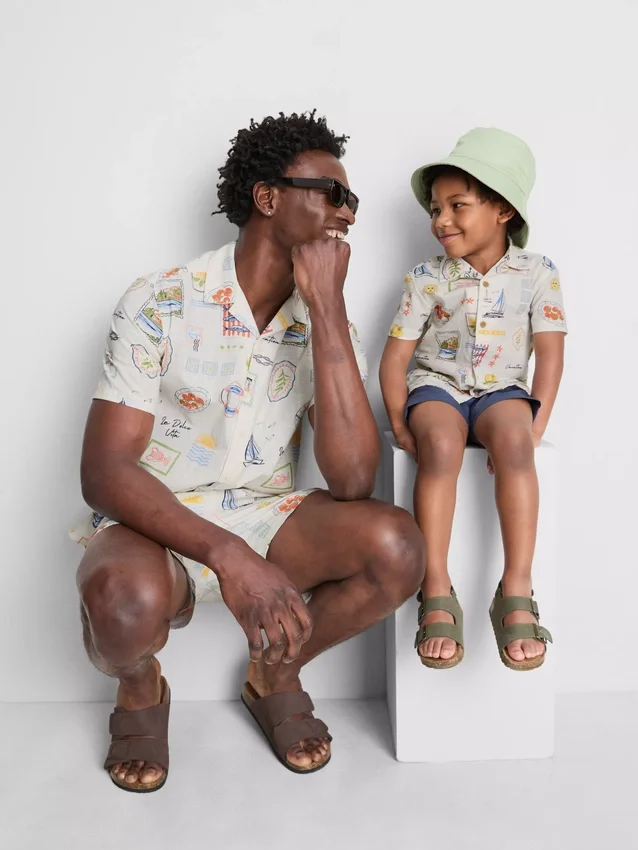 1,5–9 år | sæt med trykt T-shirt og shorts