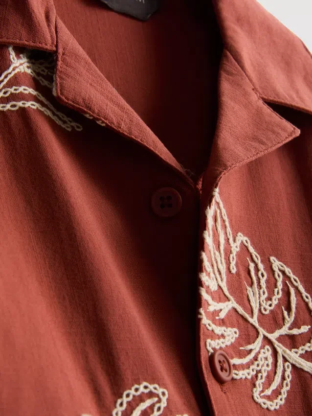 1,5–9 år | skjorte med bladbroderi