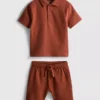 1-9 år | sæt bestående af en struktureret poloshirt og shorts