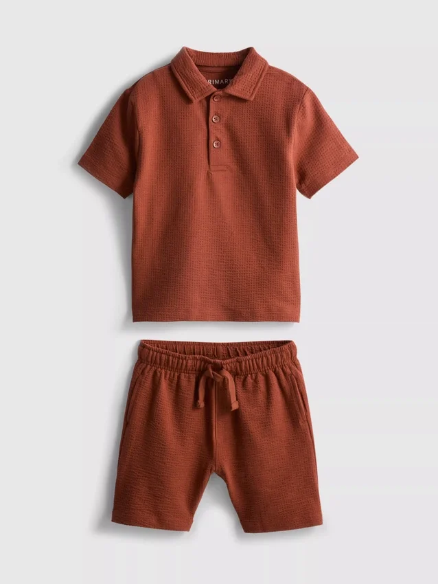 1-9 år | sæt bestående af en struktureret poloshirt og shorts
