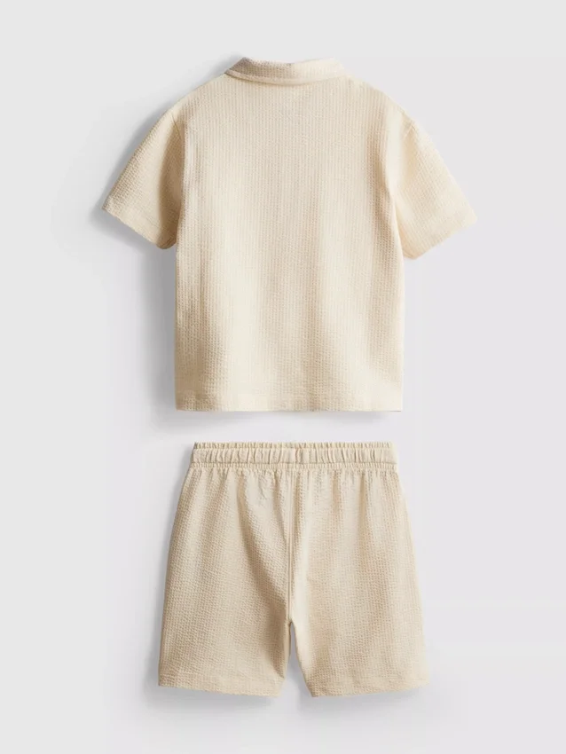 1-9 år | sæt bestående af en struktureret poloshirt og shorts