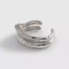 2 stk. armbånd i smeltet metal