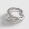 2 stk. armbånd i smeltet metal