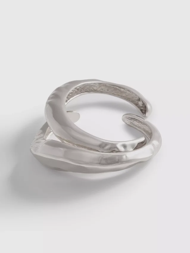 2 stk. armbånd i smeltet metal