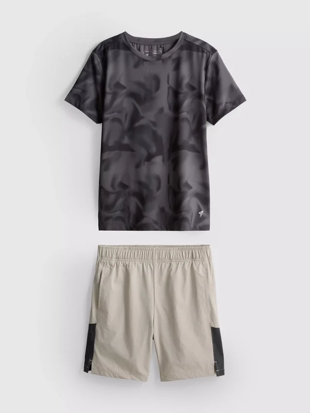 7–15 år | Aktivt sæt med T-shirt og shorts