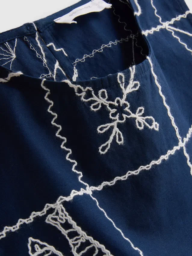 7–15 år | broderet ærmeløs bluse