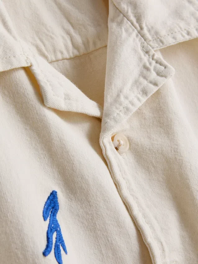 7–15 år | broderet skjorte med knapper