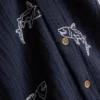 7–15 år | broderet skjorte med knapper