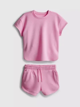 7–15 år | Sæt bestående af en boxy T-shirt og løbeshorts