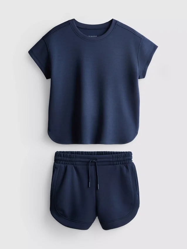 7–15 år | Sæt bestående af en boxy T-shirt og løbeshorts