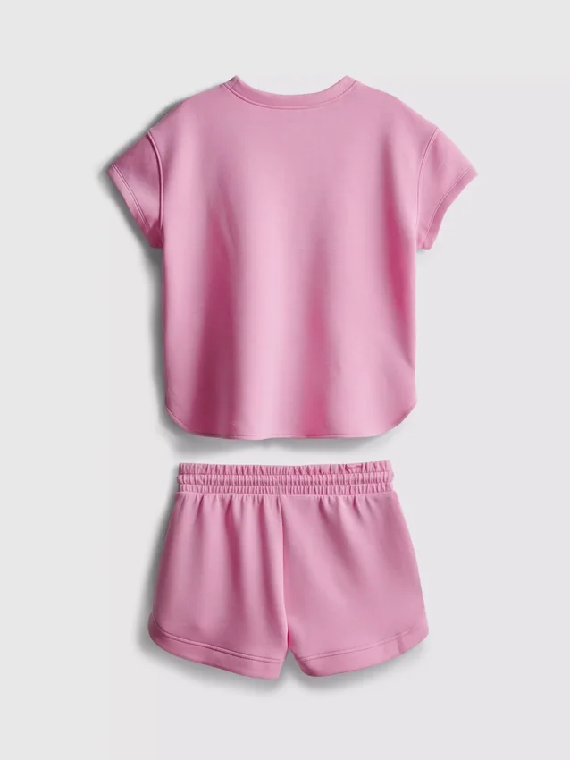 7–15 år | Sæt bestående af en boxy T-shirt og løbeshorts