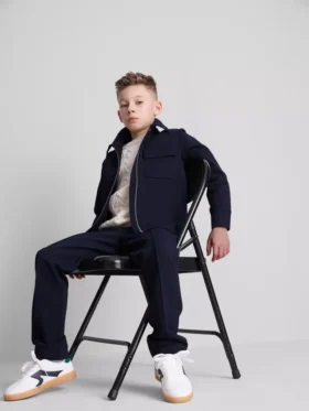 7–15 år | Sæt bestående af jacquard-jakke med lynlås og Joggingbukser