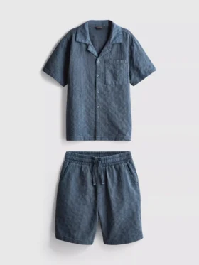 7-15 år | sæt bestående af kortærmet skjorte med knapper og shorts i strukturvævet stof