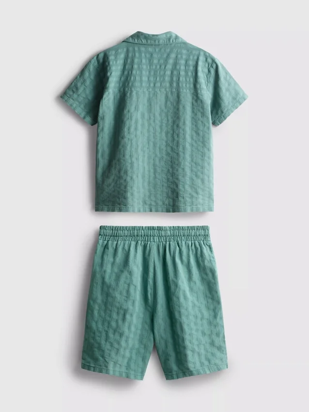 7-15 år | sæt bestående af kortærmet skjorte med knapper og shorts i strukturvævet stof