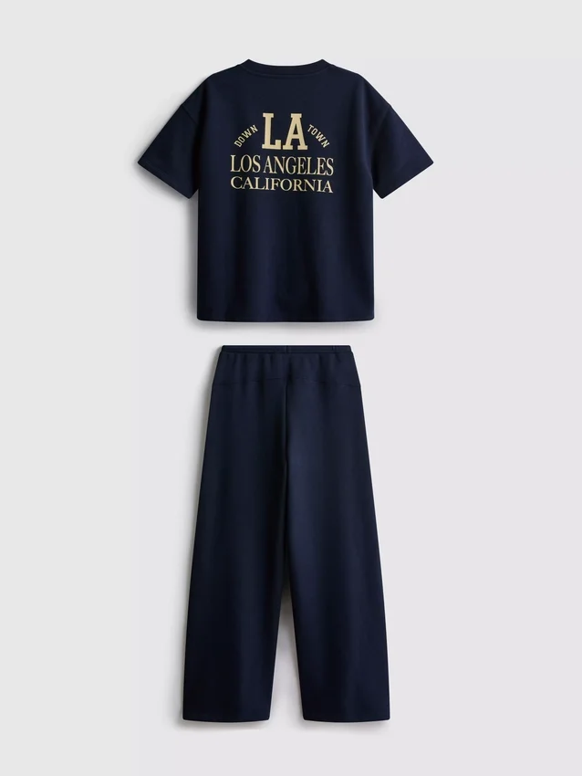 7–15 år | Sæt bestående af T-shirt og joggingbukser med brede ben