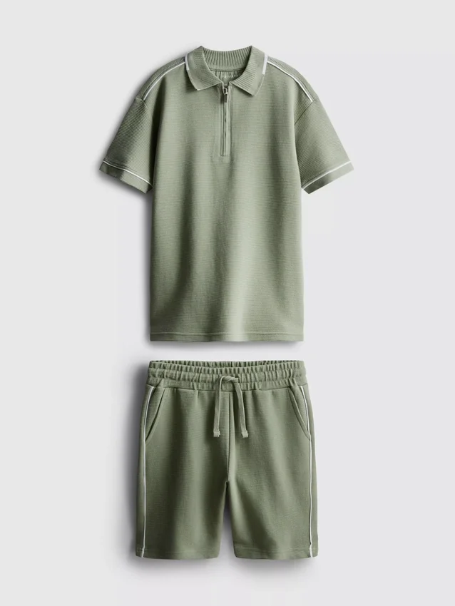 7-15 år | sæt med struktureret poloshirt og shorts