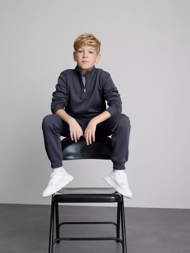 7–15 år | Sæt med sweatshirt med tragtkrave og sweatpants