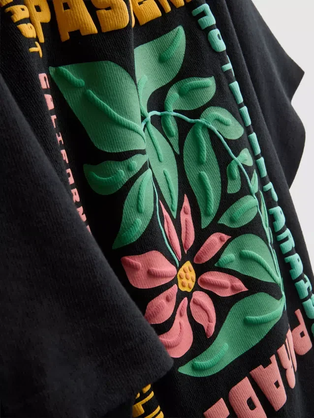 7-15 år | T-shirt med struktureret blomstergrafik