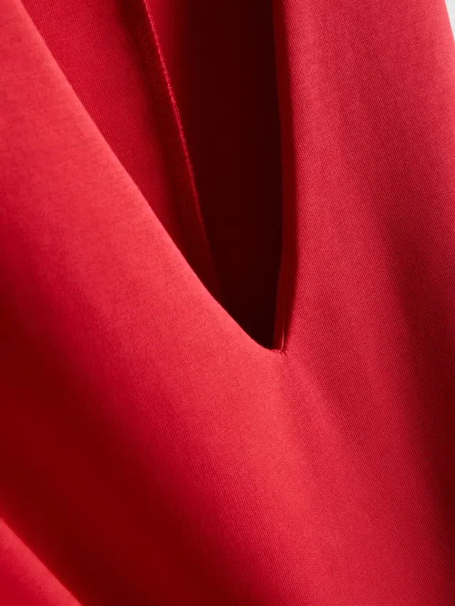 Ærmeløs top med V-udskæring og peplum
