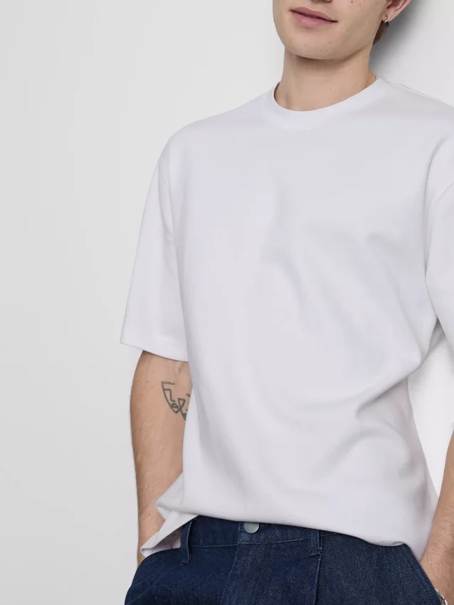 Afslappet T-shirt med korte ærmer