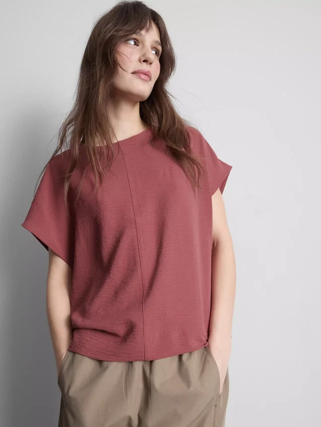 Afslappet T-shirt med rund hals og god luftgennemstrømning