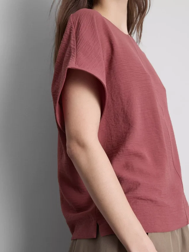 Afslappet T-shirt med rund hals og god luftgennemstrømning