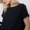 Afslappet T-shirt med rund hals og god luftgennemstrømning