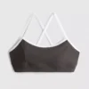 Aktiv crop-top med kontrastkant og krydsryg
