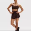 Aktiv crop-top med leopardmønster og racerback