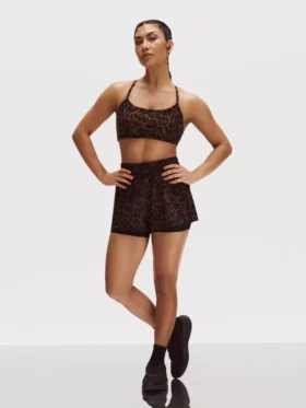Aktiv crop-top med leopardmønster og racerback