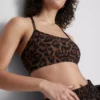 Aktiv crop-top med leopardmønster og racerback