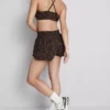 Aktiv crop-top med leopardmønster og racerback